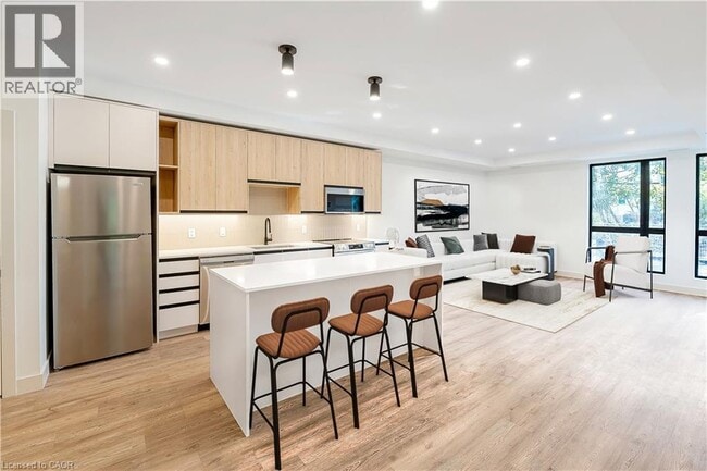 4390 Hillview Dr in Beamsville, ON - Building Photo - Building Photo