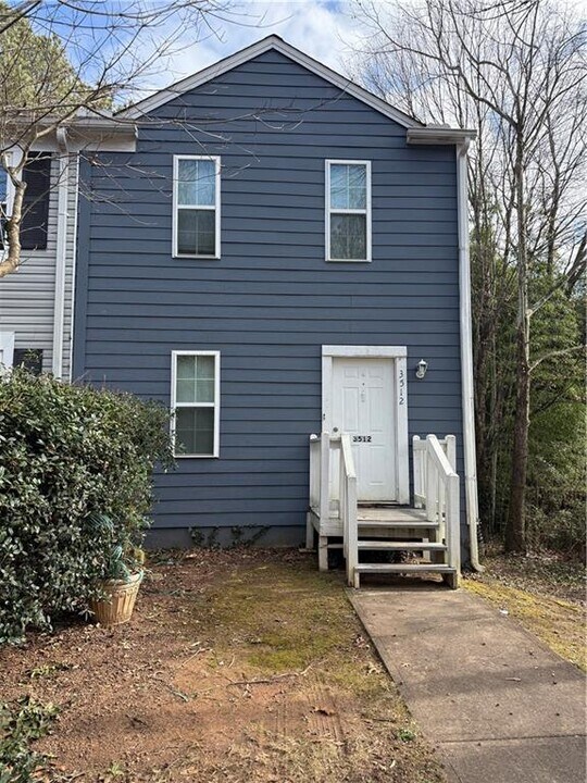 3512 Kennesaw Station Dr in Kennesaw, GA - Building Photo