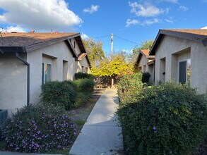 9526 Hinton Ave in Delhi, CA - Building Photo - Building Photo