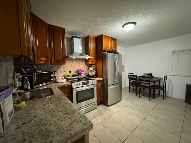 11720 SW 184th St in Miami, FL - Foto de edificio - Building Photo