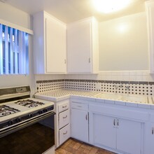 11137 Sherman Way in Los Angeles, CA - Building Photo - Building Photo