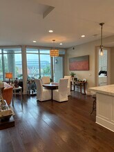 20 Rutledge St, Unit 204 in Nashville, TN - Foto de edificio - Building Photo