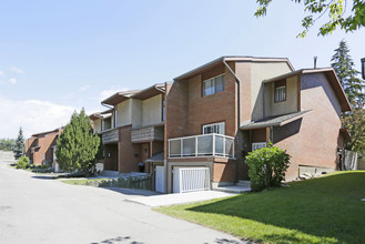 1305 Glenmore Trl SW in Calgary, AB - Building Photo - Building Photo