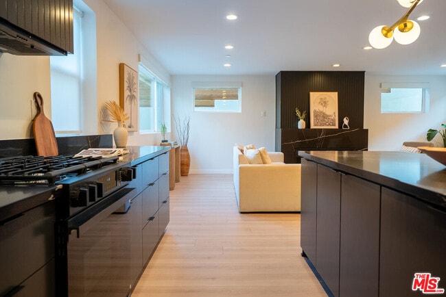 2220 Aaron St in Los Angeles, CA - Building Photo - Building Photo