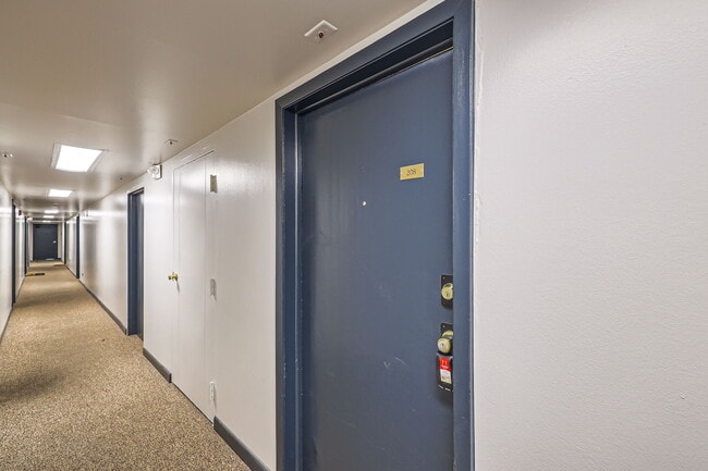 830 N Sherman St, Unit 208 in Denver, CO - Building Photo - Building Photo