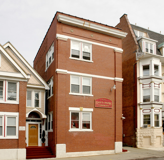 70 Days Park in Buffalo, NY - Foto de edificio - Building Photo