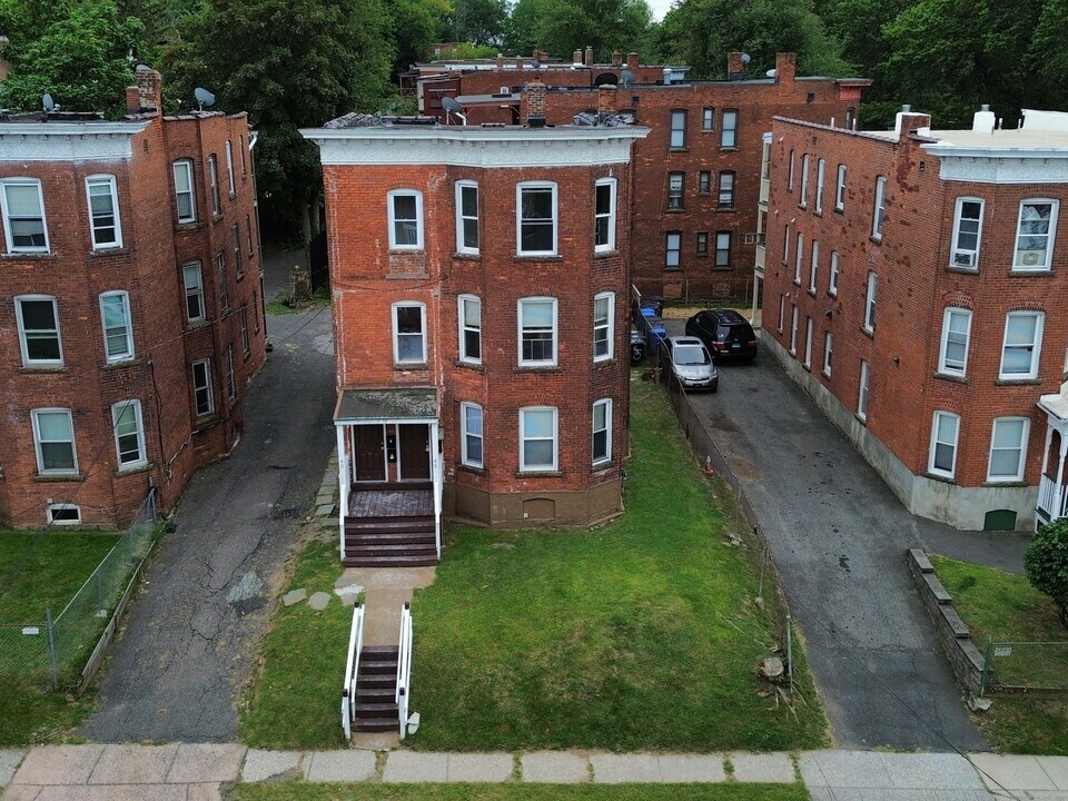 43 York St in Hartford, CT - Building Photo