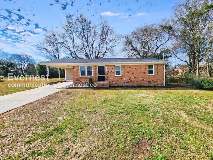 332 Cherry St in Social Circle, GA - Building Photo