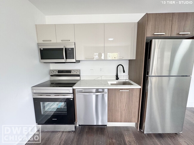 5638 N Ashland Ave in Chicago, IL - Foto de edificio - Building Photo