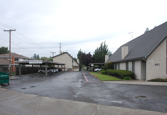 Swanston Park Townhomes in Sacramento, CA - Foto de edificio - Building Photo