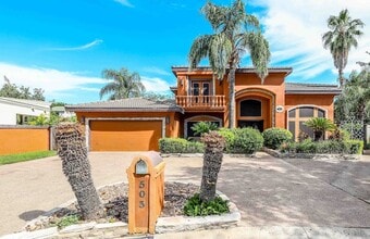 503 W Avon Ct in Laredo, TX - Building Photo - Building Photo