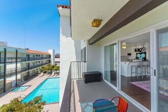 1720 Ardmore Ave, Unit 227 in Hermosa Beach, CA - Foto de edificio - Building Photo