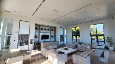 1000 Venetian Way, Unit 1502 in Miami Beach, FL - Building Photo - Building Photo