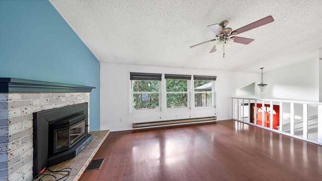 4180 N Hearth Ct in Oak Harbor, WA - Building Photo - Building Photo