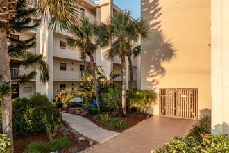 Castle Reef Condominiums in New Smyrna Beach, FL - Building Photo - Building Photo