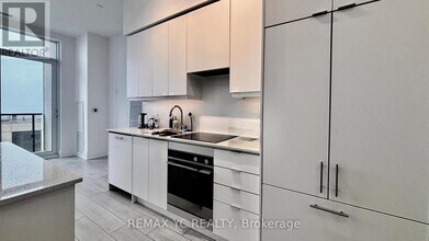 30 Elm Dr W in Mississauga, ON - Building Photo - Building Photo