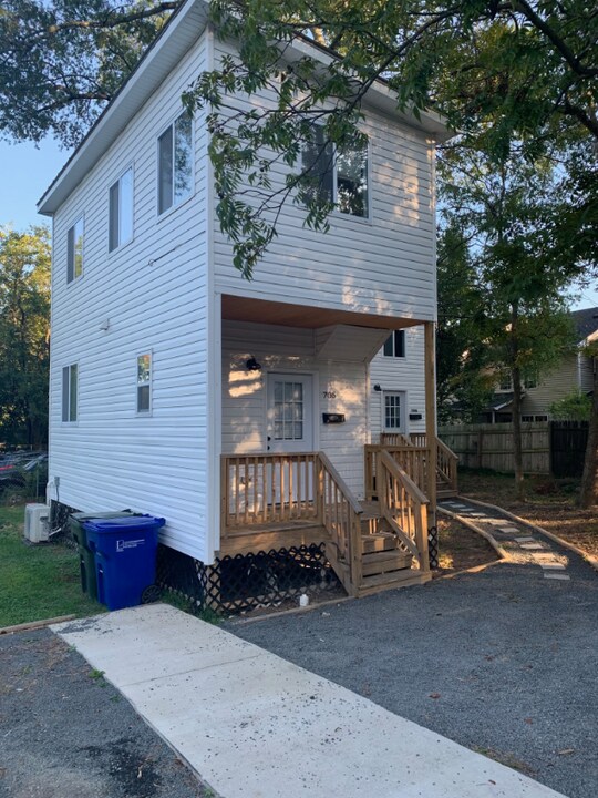 706 N Guthrie Ave in Durham, NC - Foto de edificio