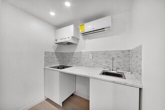 526 W Perry St in Lantana, FL - Building Photo - Building Photo