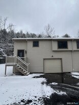 33 Baxter Rd in Willington, CT - Building Photo