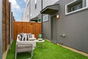 1510 N Washington Ave in Dallas, TX - Building Photo