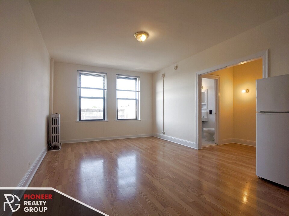 3327 W Diversey Ave, Unit 137 in Chicago, IL - Foto de edificio