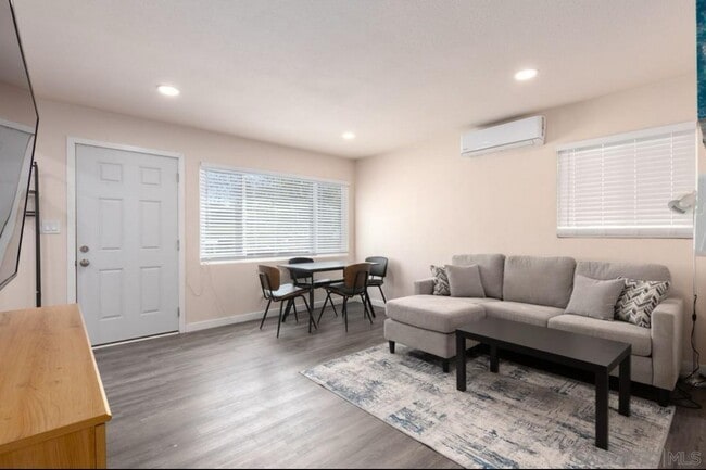 property at 2862 Franklin Ave