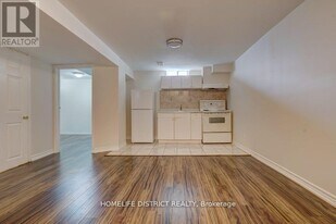 1861 Bainbridge Dr in Pickering, ON - Building Photo
