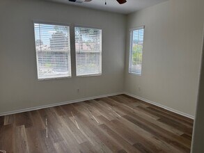 633 Sumner Way in Oceanside, CA - Building Photo - Building Photo