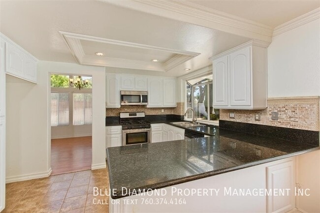 801 Mosaic Cir in Oceanside, CA - Building Photo - Building Photo