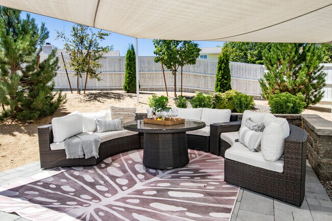 724 W Pleasant Oak Trl in Reno, NV - Building Photo - Building Photo