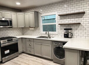 2704 Chinatown Alley in Sacramento, CA - Building Photo - Building Photo