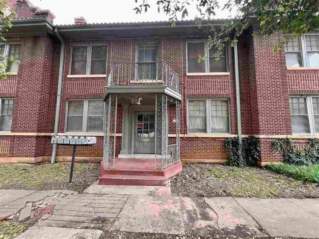property at 908 Denver St
