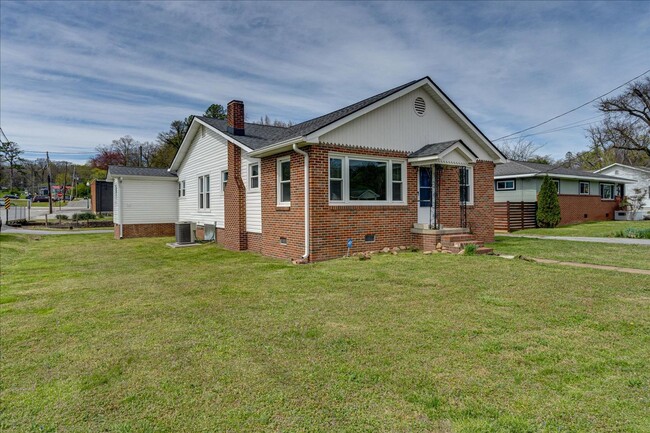 2213 Lyndon Ave in Chattanooga, TN - Building Photo - Building Photo