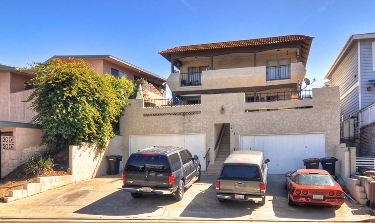 215 W Canada in San Clemente, CA - Building Photo