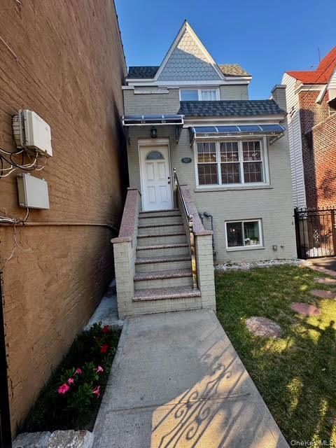 property at 1011 E 227th St