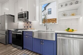 2102 E 2nd St in Austin, TX - Building Photo - Building Photo