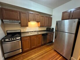 175 Winthrop Rd, Unit 9 in Brookline, MA - Building Photo