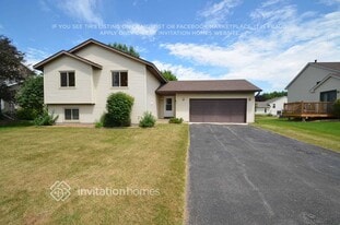 989 Ticonderoga Trail in Eagan, MN - Building Photo