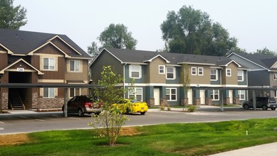 Creekside Apartments in Nampa, ID - Building Photo - Building Photo