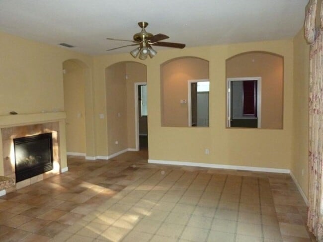 1926 Ivycrest Way in Sacramento, CA - Building Photo - Building Photo