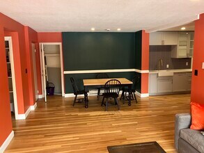 505 Centre St, Unit #7 in Newton, MA - Foto de edificio - Building Photo