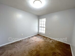 5151 Sleepy Hollow Dr in Baton Rouge, LA - Building Photo - Building Photo