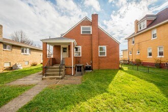 65 Palace Ave in Mckees Rocks, PA - Building Photo - Building Photo
