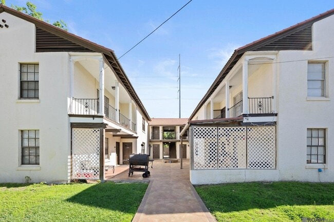 property at 2963 Greenwood Dr