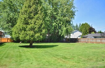 Elizabeth Anne Apartments in Gresham, OR - Foto de edificio - Building Photo