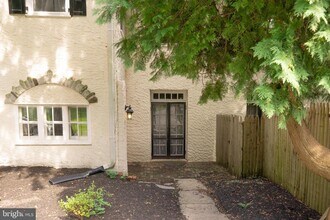 30 Maple Ave in Paoli, PA - Foto de edificio - Building Photo