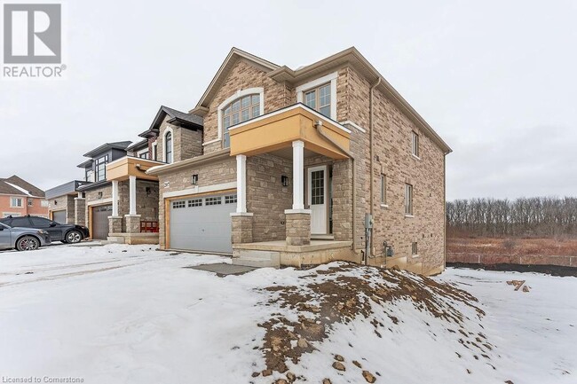 207 Alessio Dr in Hamilton, ON - Building Photo - Building Photo