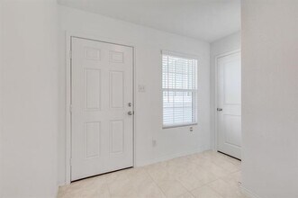 2625 Kingsman Dr in Fort Worth, TX - Foto de edificio - Building Photo