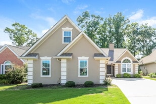 385 Fairway Ct in Newnan, GA - Building Photo