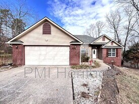 95 Bassingham Dr in Bella Vista, AR - Building Photo
